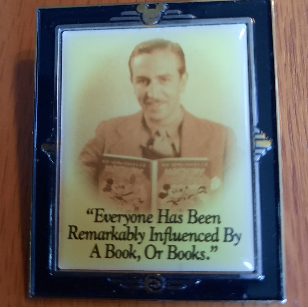 Walt Framed Pin Series #10 (Books) Limited-5,000